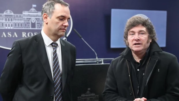 La Libertad Avanza analiza cerrar la campaña de Adorni en Plaza Holanda con la presencia de Milei