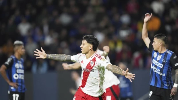River remontó dos goles abajo y empató en la altura de Quito