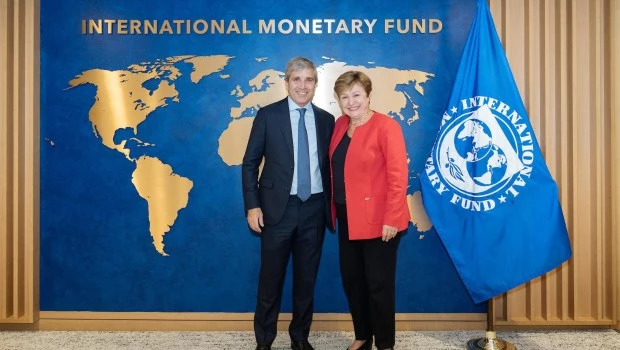 Caputo afirmó que habrá una reforma impositiva y que se cumplirán las metas con el FMI