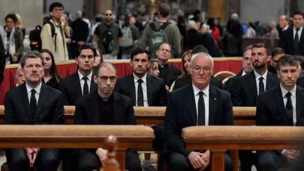 Cuatro futbolistas de la Selección argentina despidieron al Papa Francisco