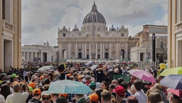 Unas 250.000 personas despidieron al papa en la basílica de San Pedro antes del funeral