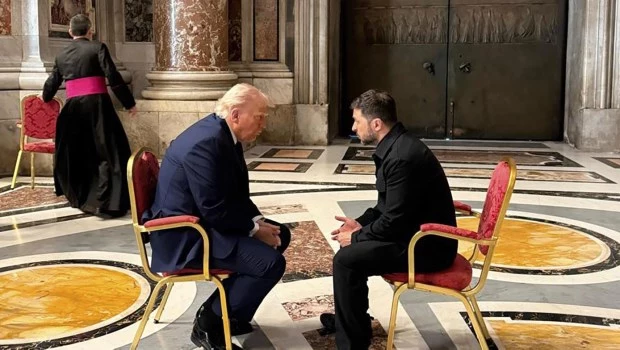 Trump y Zelenski dialogaron cara a cara en el Vaticano