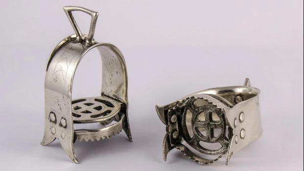 Par de estribos de la segunda mitad del siglo XIX. Colección Carlos Daws.