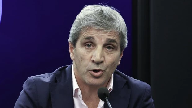 Caputo destacó la baja de los combustibles