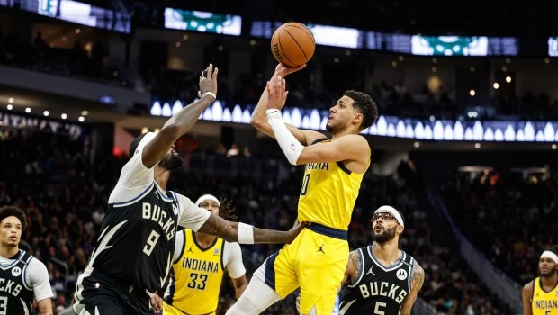 Pacers vencen a los Bucks en el juego 4 y dominan la serie