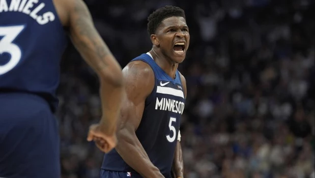 Edwards anota 43 puntos y Timberwolves remontan para poner a los Lakers cerca de la eliminación
