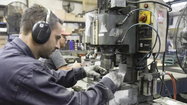 La actividad económica cayó en marzo con relación a febrero