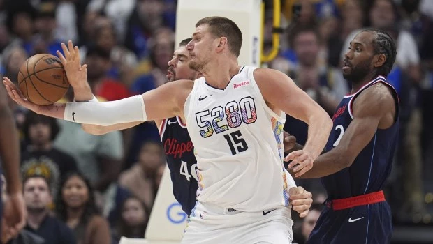 Los Nuggets se quedan con el quinto juego y pasan al frente en la serie