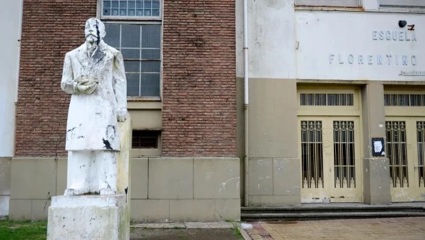 Un padre agredió al director de una escuela secundaria en La Plata