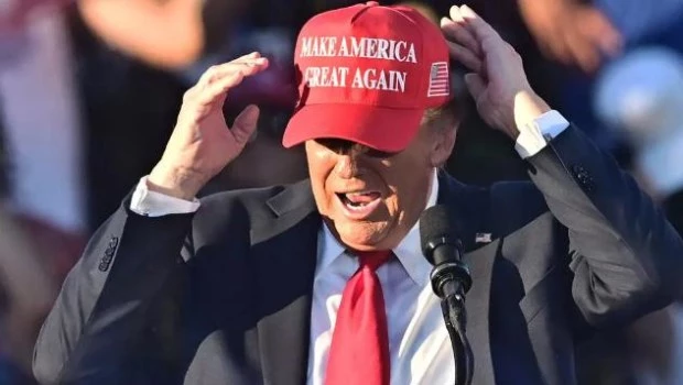 Trump amenazó con sancionar a cualquie país o persona que adquiera petróleo o petroquímicos iraníes