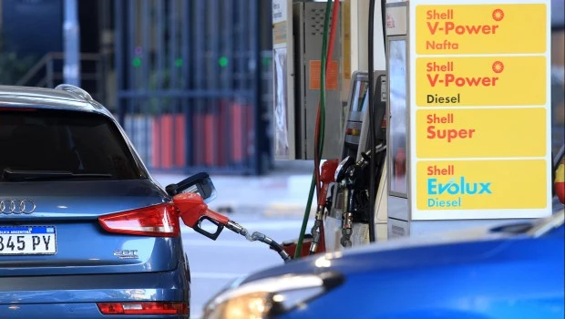 Otras dos petroleras bajaron los precios de los combustibles