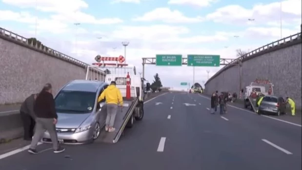 Choque múltiple en la General Paz: cuatro autos destrozados y una embarazada herida 