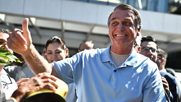 Bolsonaro sale del hospital luego de pasar tres semanas internado por una cirugía intestinal