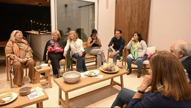 Carrió advirtió que en las elecciones "se juega el control republicano" de la Legislatura porteña