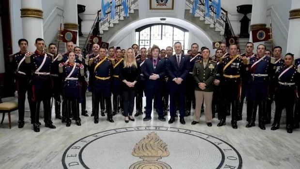 Milei recibió la Orden Ecuestre de los Granaderos de los Andes