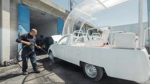 El Vaticano donará el papamóvil a los niños de Gaza