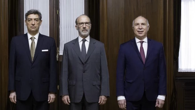 El Gobierno modifica la estrategia y no descarta incluir a una mujer entre los candidatos a la Corte Suprema 
