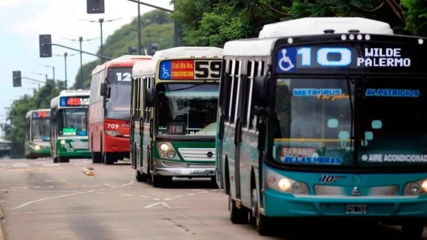 El Gobierno califica de "extorsivo" al paro de la UTA 