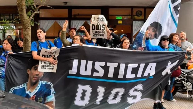 "Luque y Cosachov eran los médicos de cabecera de Maradona"