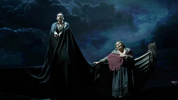 A pesar de la magnificencia visual de la puesta, el conjunto resultó confuso, plagado de infiernos y de zombis, esencialmente incomprensible. (Foto: Lucía Rivero)