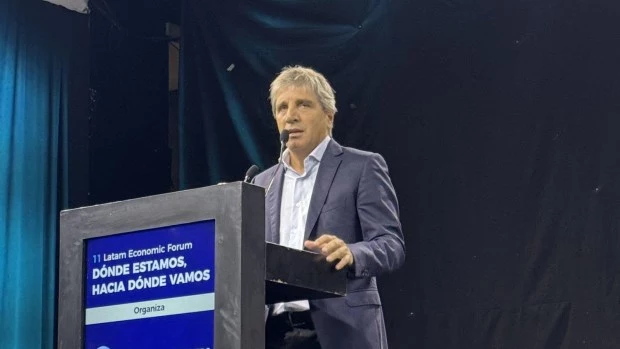 Caputo: "El modelo de seguir pagando salarios miserables se terminó"