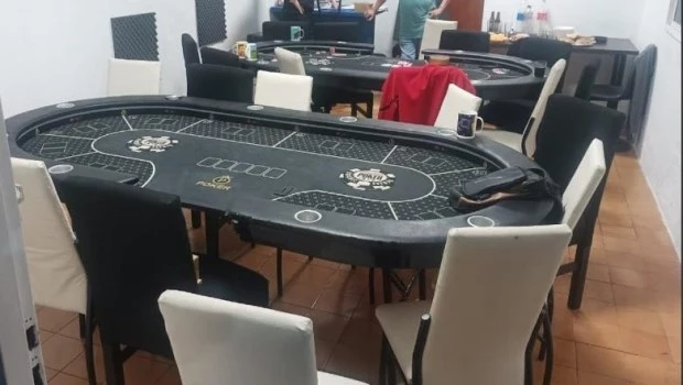 Allanan un casino clandestino en Rosario y detienen a 10 personas