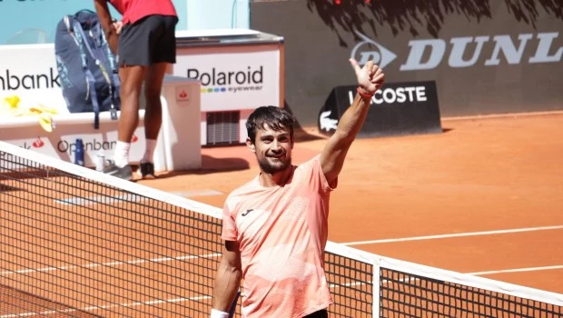 Navone le ganó al italiano Cina y avanzó a la segunda ronda del Masters 1000 de Roma