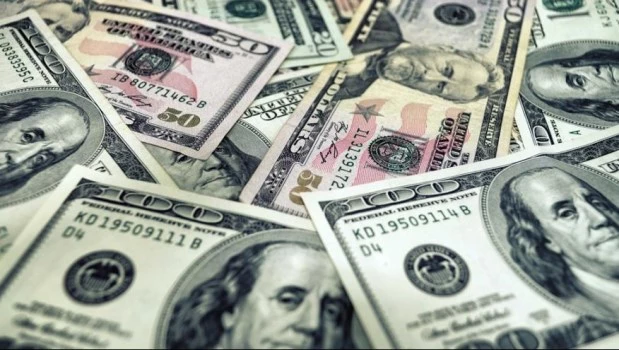 El dólar cerró la semana con subas moderadas y las reservas del Banco Central rebotaron tras siete caídas