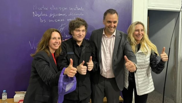 "En la Ciudad no quieren bajar el gasto público", dijo Milei de campaña con Adorni