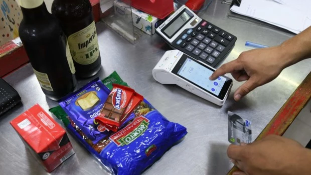 Las ventas minoristas crecieron 3,7% interanual en abril, pero retrocedieron frente a marzo 