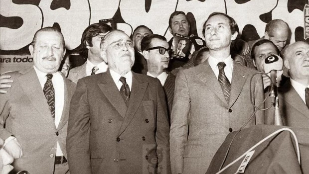 De la Rúa y Balbin en un acto previo a las elecciones de 1973.