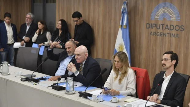 Diputados debate los proyectos de extensión de la moratoria y el aumento del bono para jubilados que cobran la mínima