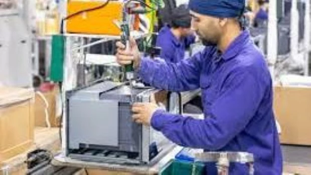 Paro total en la industria electrónica de Tierra del Fuego por la baja de aranceles a celulares importados