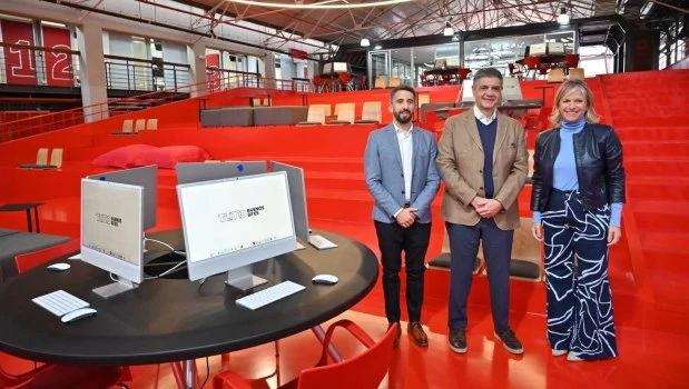 De Izq a der: Pedro Moneda, Jorge Macri y Mercedes Miguel en el Tumo de Barracas.