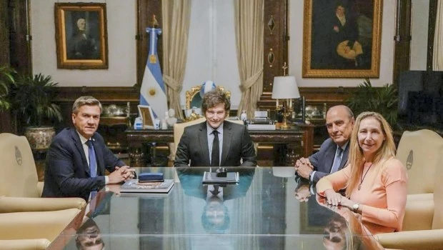 Milei recibió al gobernador de Chaco con quien fue en alianza en los comicios del domingo pasado. En CABA no pudo o no quiso hacer un frente con el PRO.