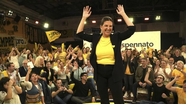 Lospennato cerró la campaña del PRO junto a Mauricio Macri y rodeada de los principales dirigentes del partido amarillo.