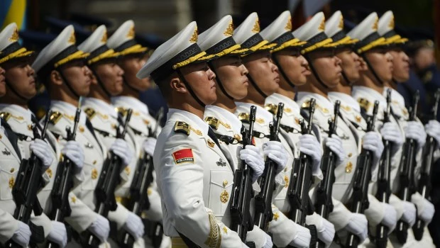 Militares chinos marchan por la Plaza Roja durante el desfile militar del Día de la Victoria en Moscú, el viernes 9 de mayo.