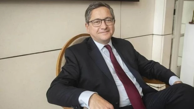 Buscaglia, un experto en mercados latinoamericanos, considera que la Argentina debería adoptar el modelo monetario de Chile.