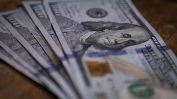 El dólar oficial subió casi 1% en la semana