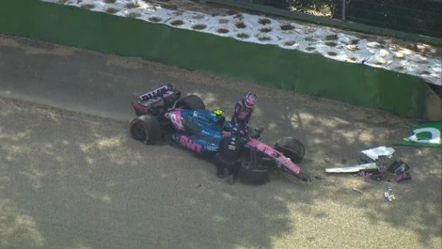 Colapinto destrozó su auto tras sufrir un gran accidente en Imola.