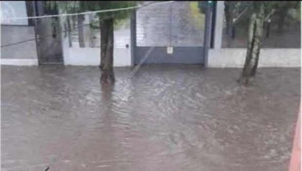 En algunos barrios porteños ya llovió casi el doble del promedio del mes de mayo