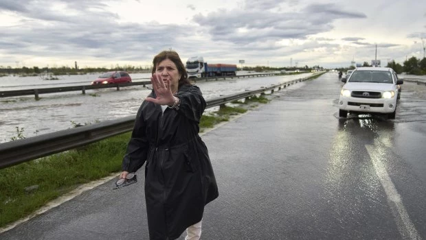 Bullrich recorrió las zonas inundadas: "Son muchos años de desidia"