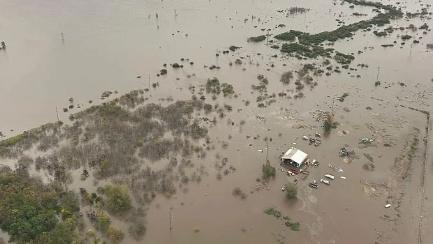 Buscan a una pareja desaparecida en Rojas por el temporal 