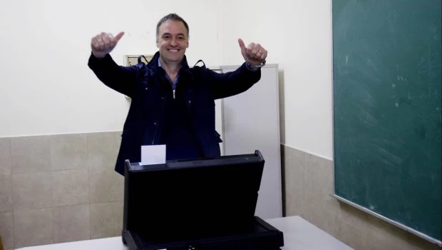 Adorni votó y minimizó el video de la polémica: "No hay que hacer tanto escándalo, todos pasamos por fake news"