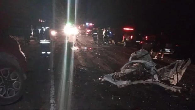 Accidente fatal en la ruta 11: murió un hombre luego de un choque frontal entre un auto y una camioneta