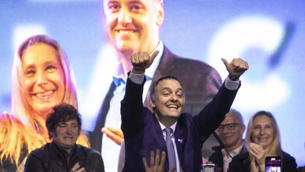 Se tiñe de color violeta la Ciudad de Buenos Aires