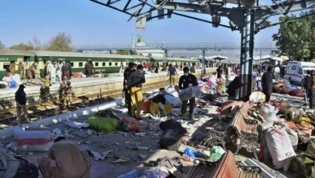 Un coche bomba mató a 4 personas e hirió a 20 cerca de un mercado en el suroeste de Pakistán