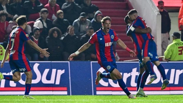 Dentro de la cancha, San Lorenzo sigue imparable 