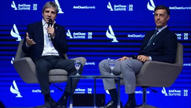 Caputo anunció medidas para el incentivo de uso dólares acumulados por ahorristas