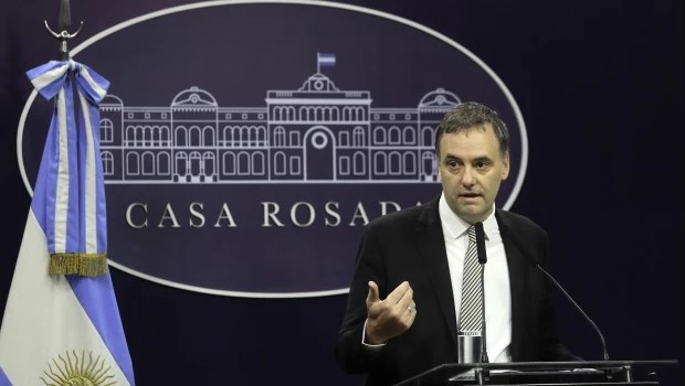 Adorni: "Estoy cansado de repetir que el 9 de diciembre renuncio"